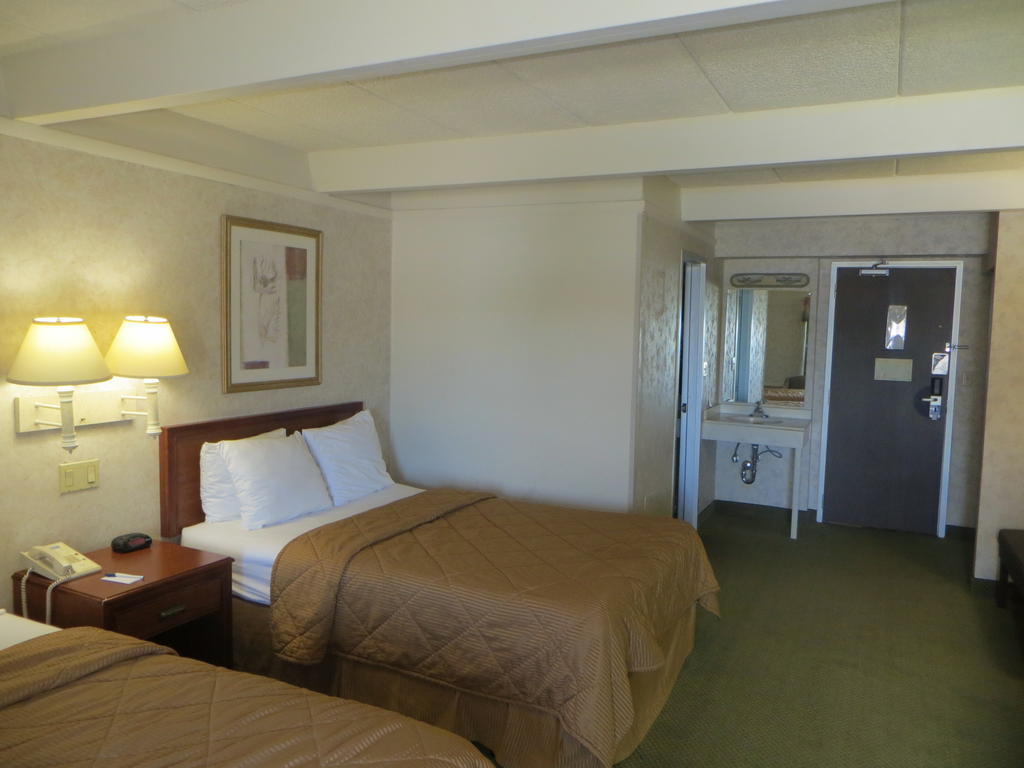 Rodeway Inn 斯科基 客房 照片